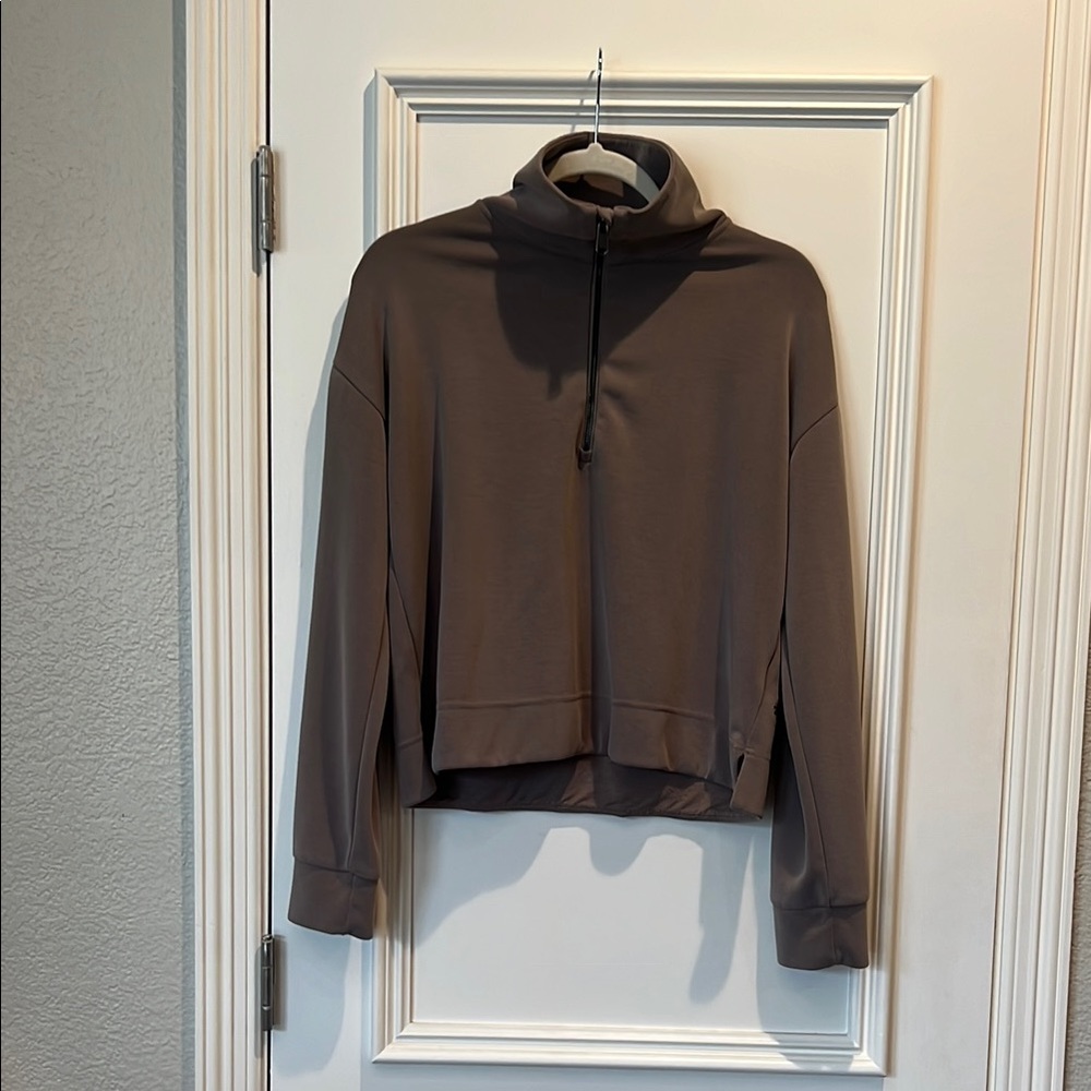 EUC Athleta Seasoft quarter zip. Size small. Color is Mocha